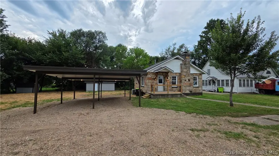 203 S Hunter St, Versailles, MO 65084 - #3