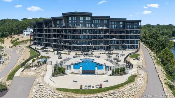 182 Havens Place Drive #3H, Four Seasons, MO 65049