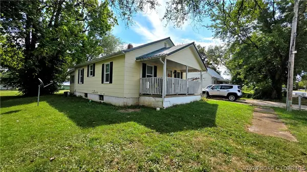 410 S Oak St, Versailles, MO 65084