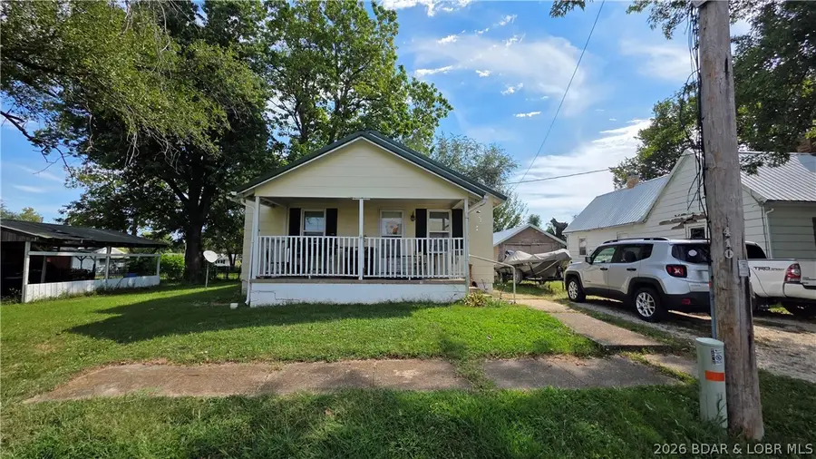 410 S Oak St, Versailles, MO 65084 - #3