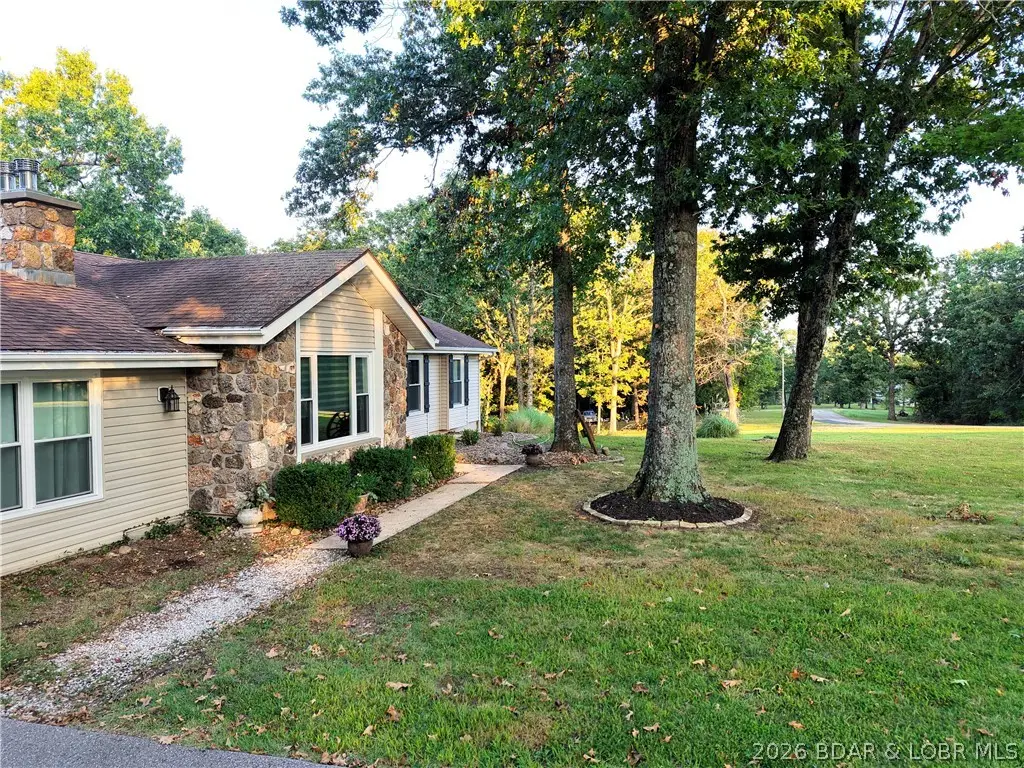 10527 Wildwood Dr, Versailles, MO 65084 - #1
