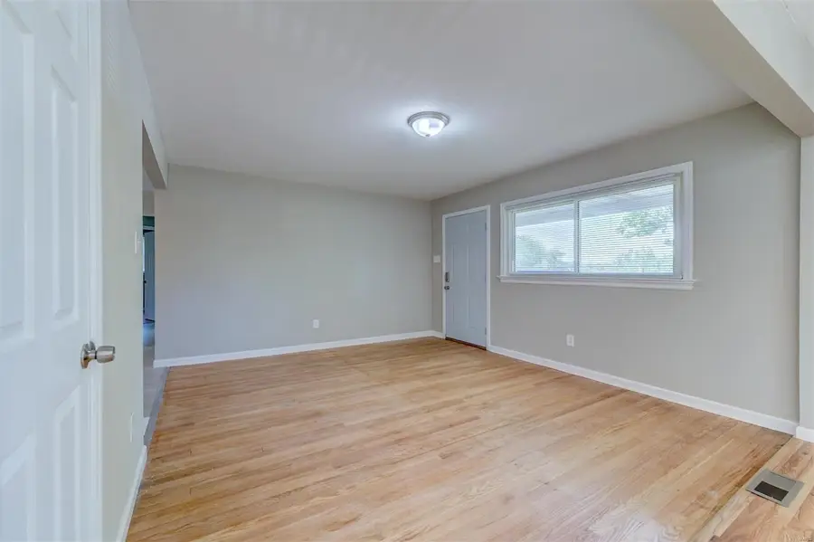 3450 Wright Avenue, Saint Ann, MO 63074 - #3