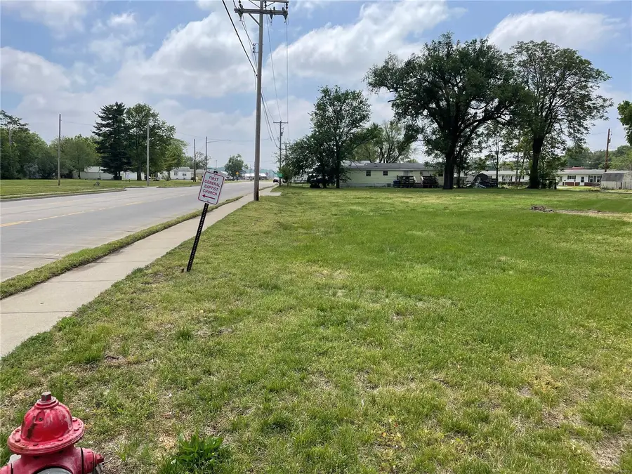 1300 E Edwardsville Road, Wood River, IL 62095 - Image #2