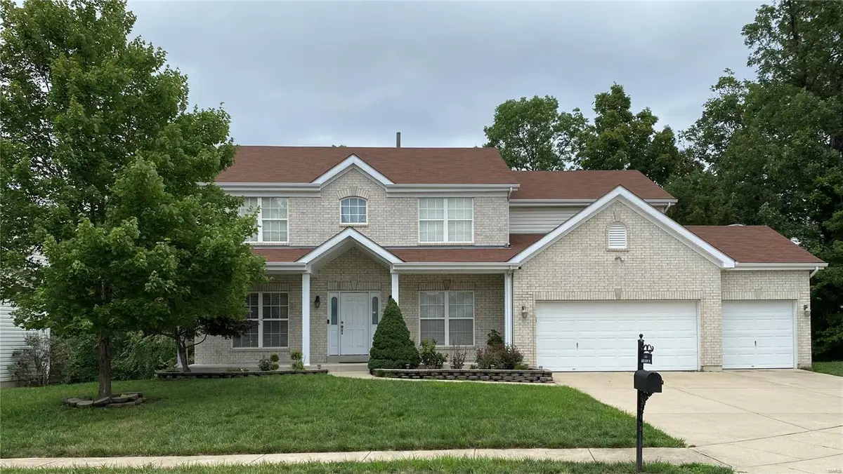 1385 Kiefer Bluffs Drive, Ballwin, MO 63021 - Image #1