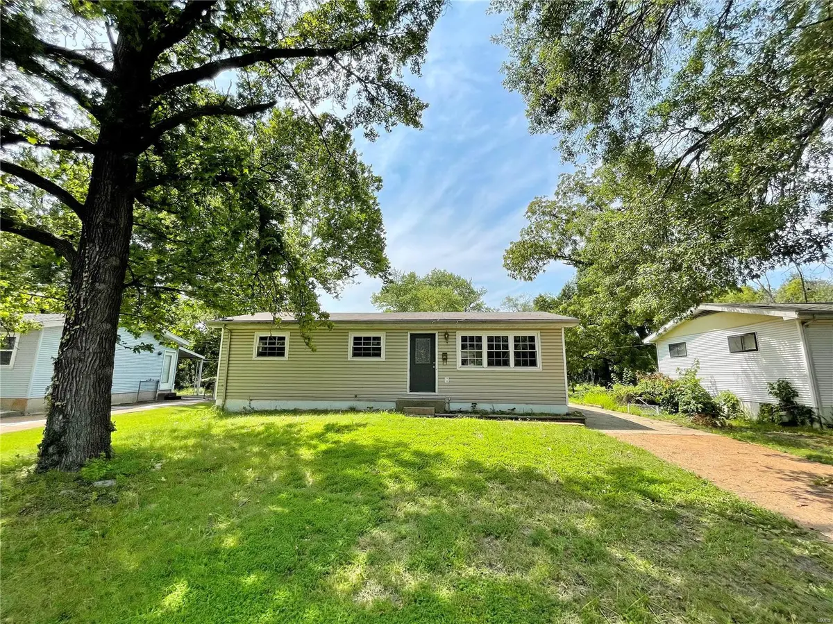 295 Meadowcrest Drive, Saint Louis, MO 63135 - Image #1