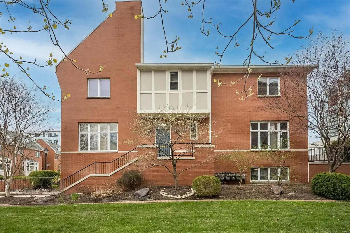 4560 W Pine Boulevard, Saint Louis, MO 63108 - Image #1