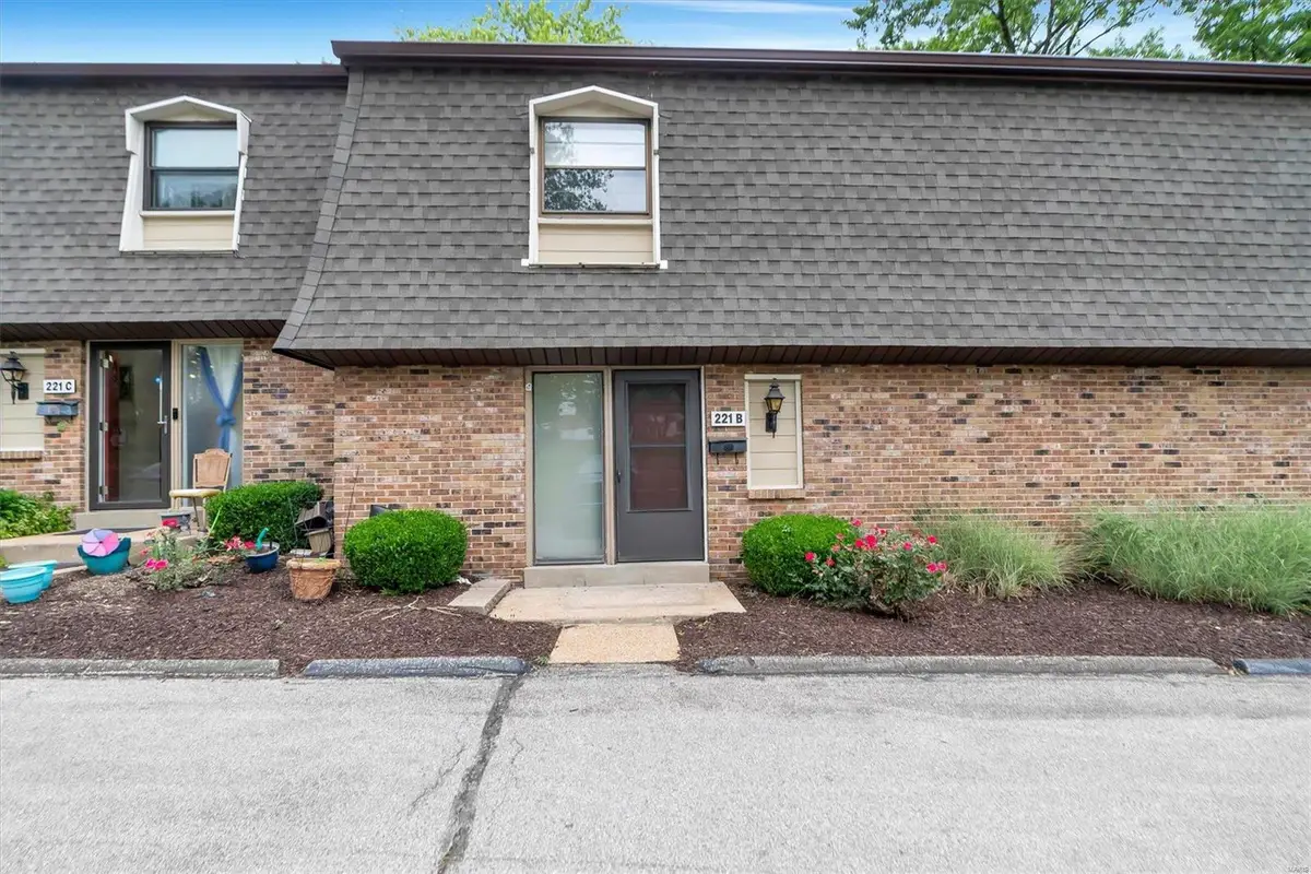 221 Braeshire Drive #B, Ballwin, MO 63021 - Image #1