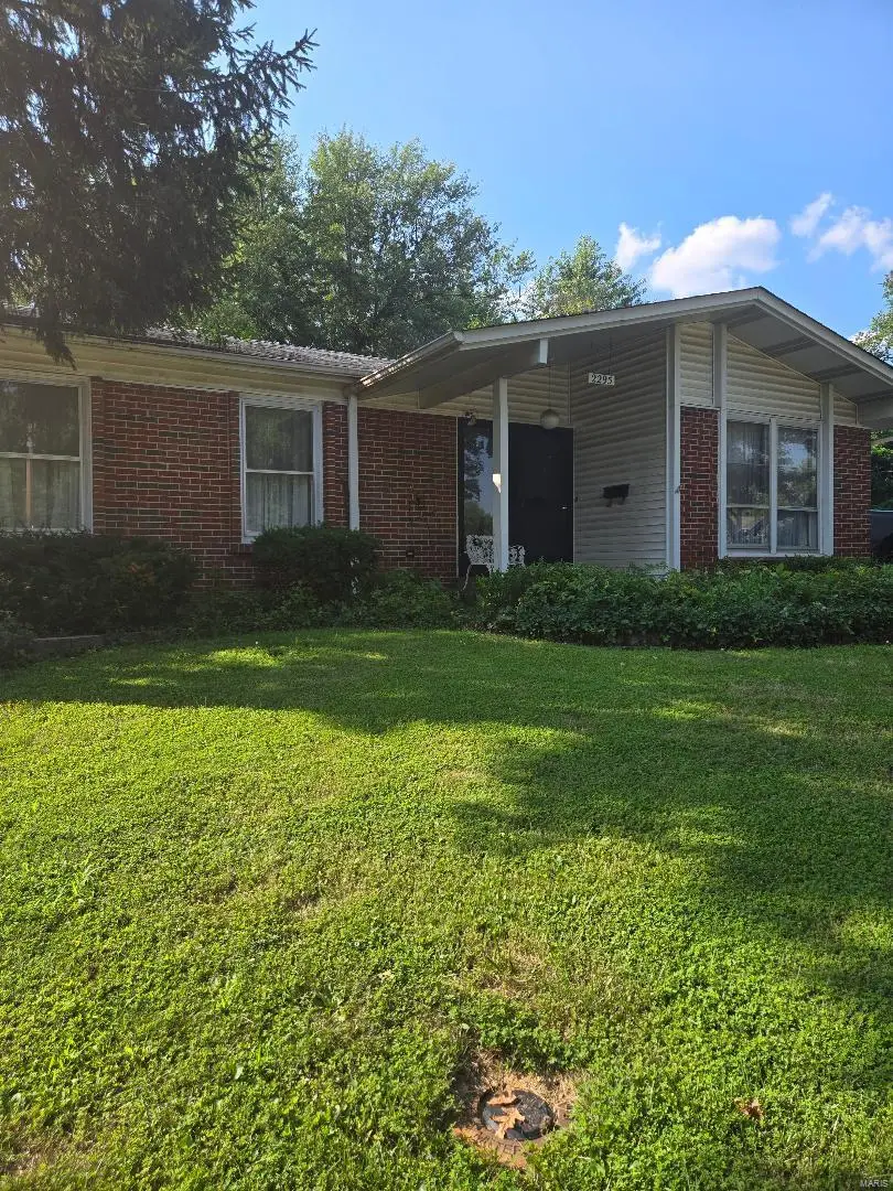 2295 Woodgrass Drive, Saint Louis, MO 63114 - Image #3