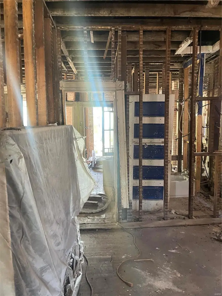 5718 Etzel Avenue, Saint Louis, MO 63112 - Image #3