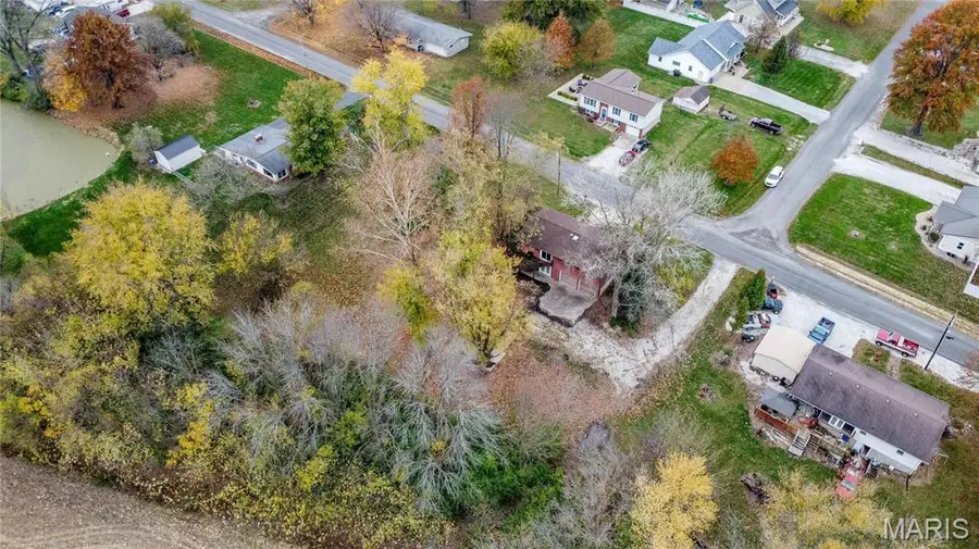 23388 Glenda Avenue, Jerseyville, IL 62052 - Image #2