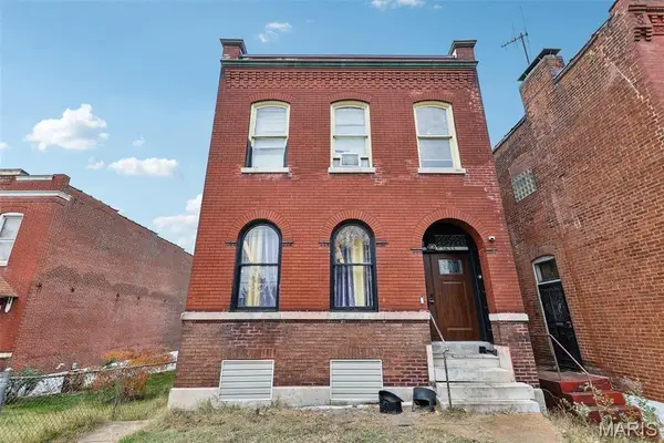 3833 Marine Avenue, St Louis, MO 63118