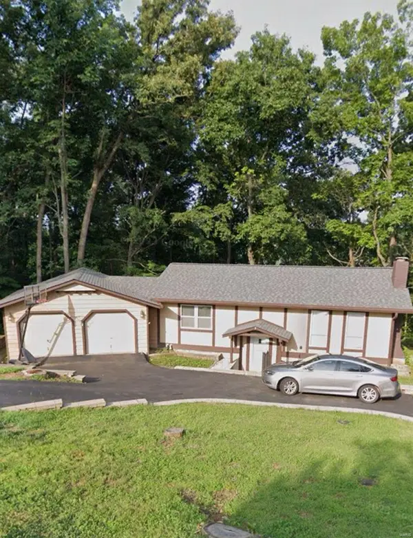 3 Park Lawn Drive, Fenton, MO 63026