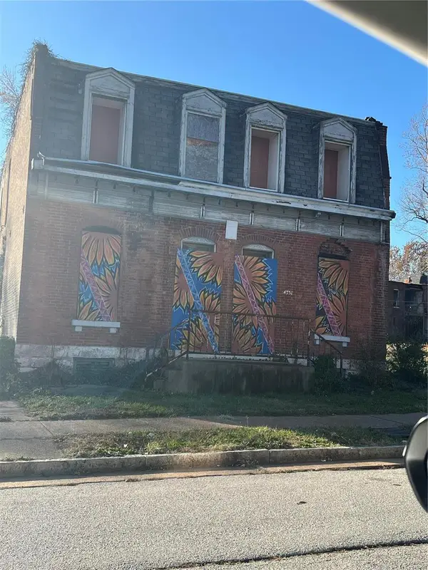 4329 N 20th Street, St Louis, MO 63107