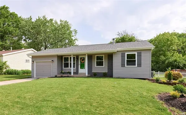 121 Foxtree Drive, Hazelwood, MO 63042