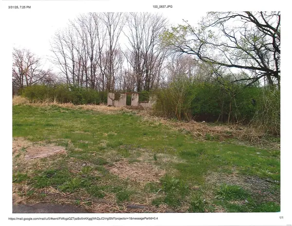 805 Piggott, East St Louis, IL 62201