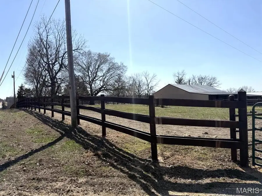 27409 Missouri Drive, Lebanon, MO 65536 - Image #2