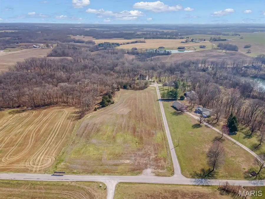 7468 Covered Bridge Drive, Waterloo, IL 62298 - Image #2