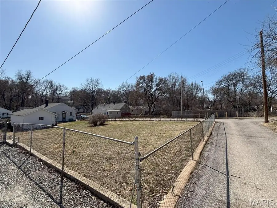 6827 R Dale Avenue, Saint Louis, MO 63139 - Image #2