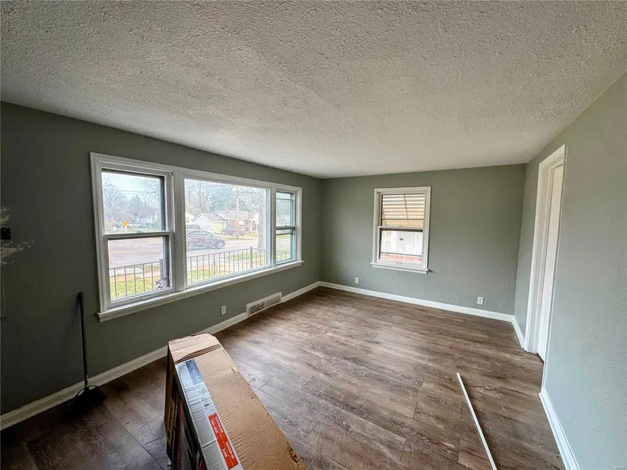 2005 N Hanley Road, Hanley Hills, MO 63114 - Image #2