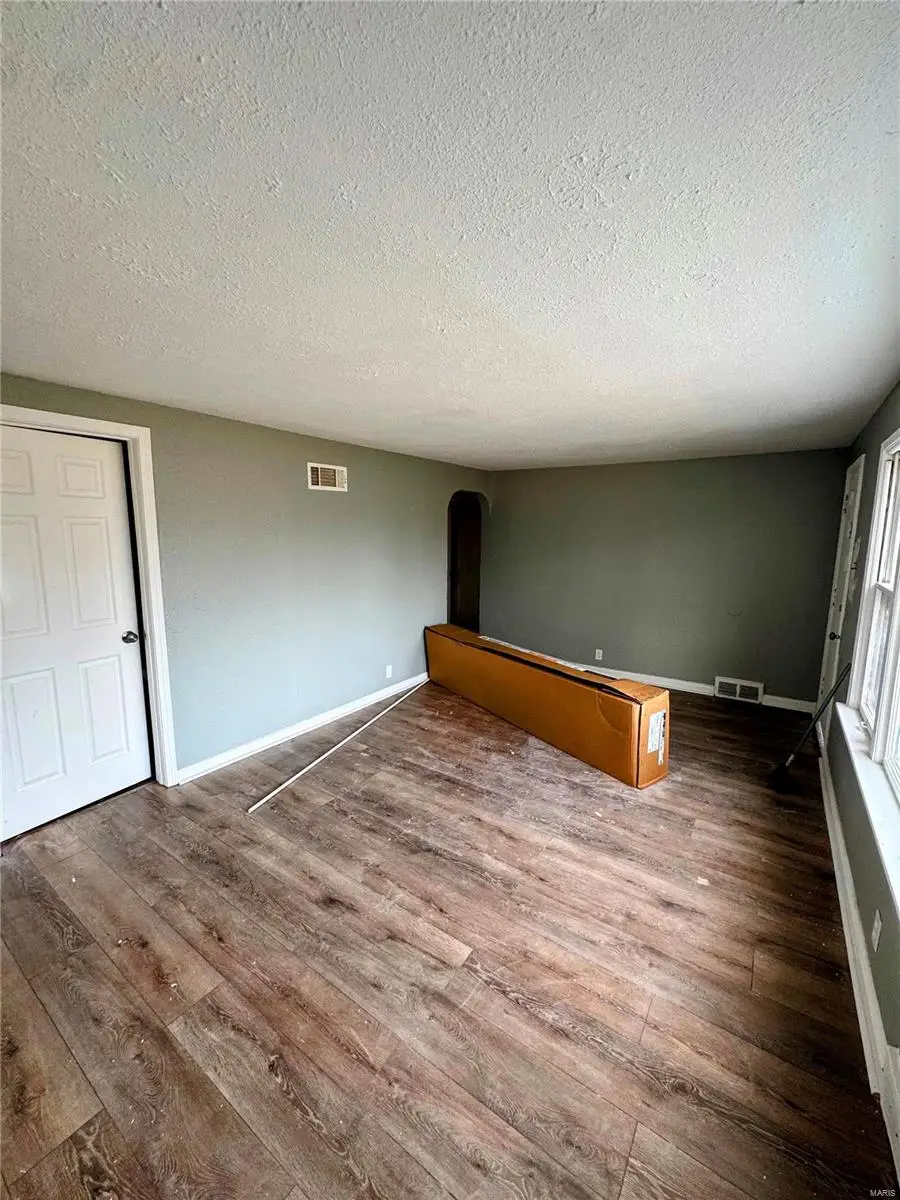 2005 N Hanley Road, Hanley Hills, MO 63114 - Image #3