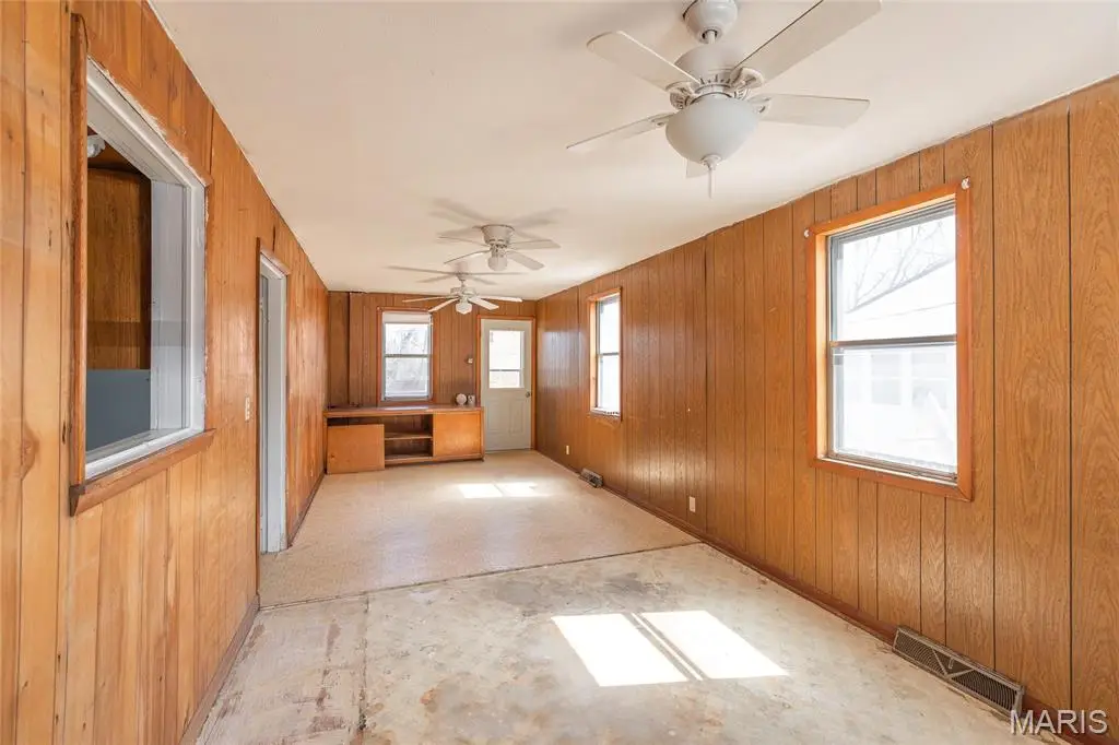 104 E Jefferson Avenue, Richland, MO 65556 - Image #1