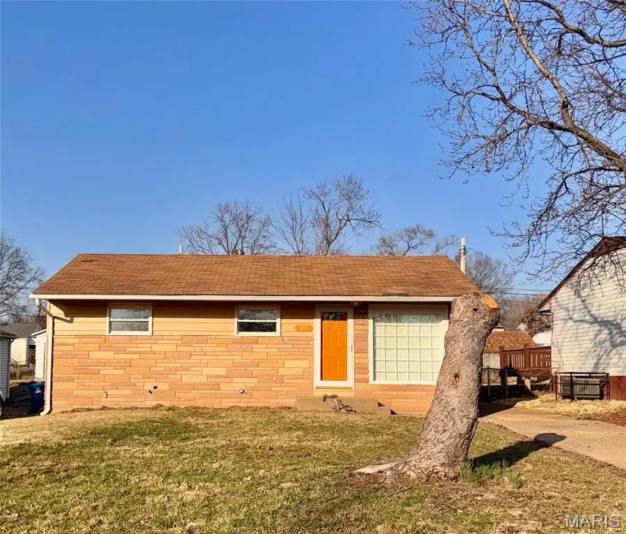 211 Perthshire Road, Saint Louis, MO 63137 - Image #1