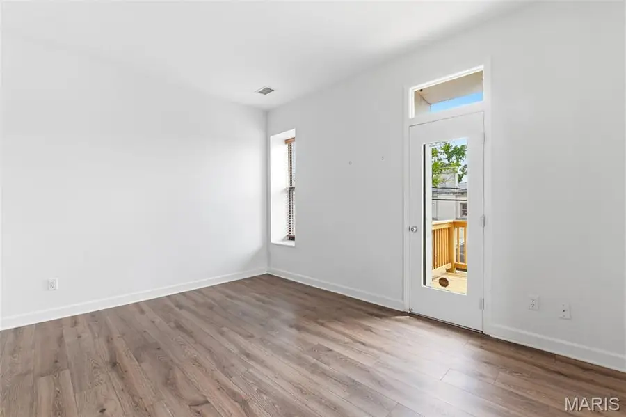 422 Lake Avenue #5, Saint Louis, MO 63108 - #3