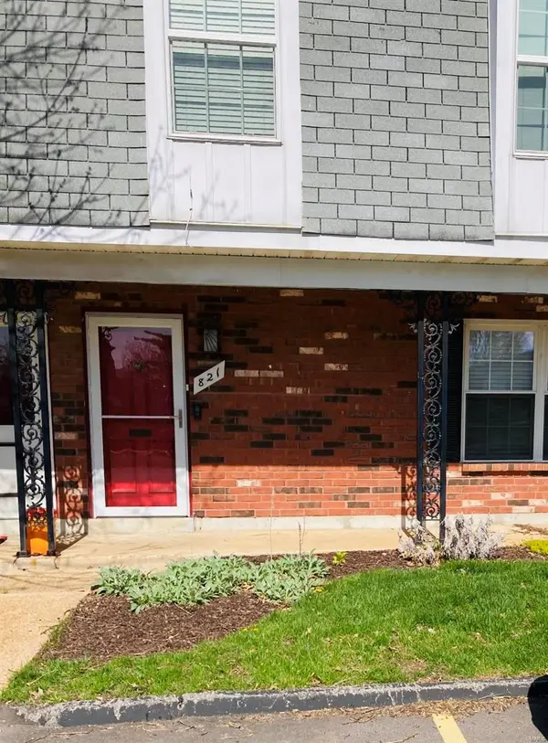 821 Dumont Place, St Louis, MO 63125
