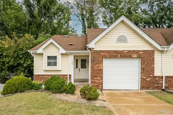 1307 Eagles Way Court, Hazelwood, MO 63042