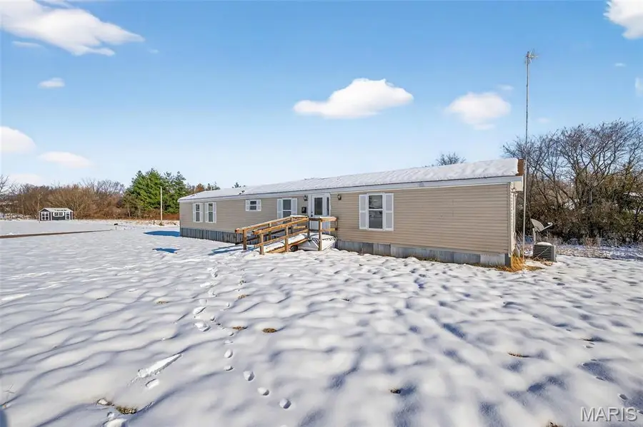 124 New Hope Road, Elsberry, MO 63343 - Image #3