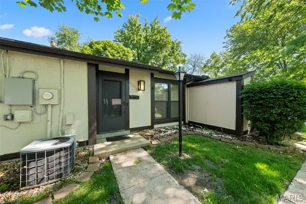 11151 Whispering Oaks Drive, St Louis, MO 63136