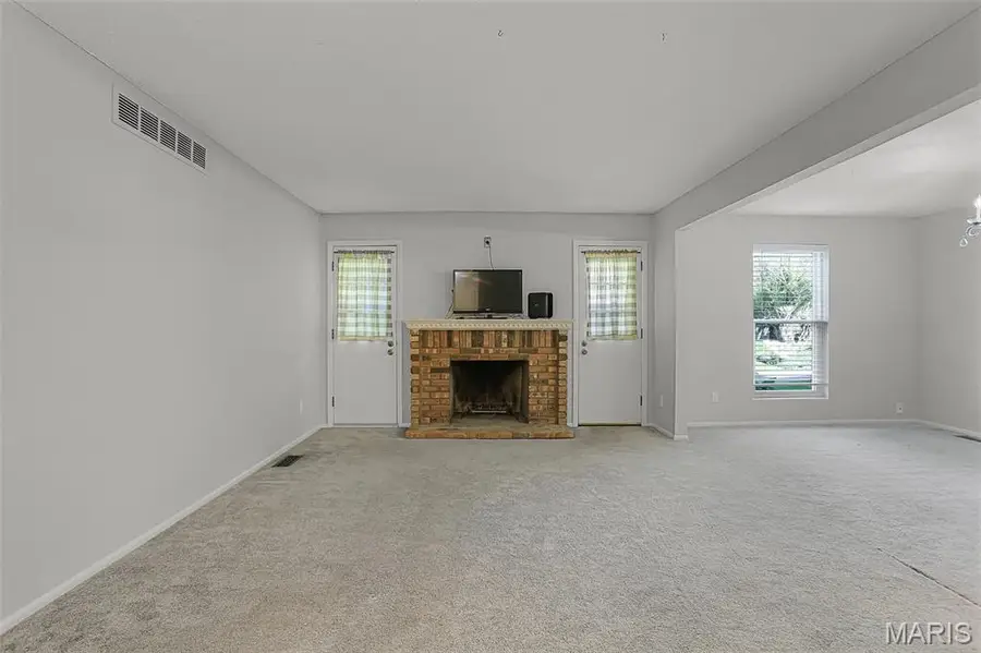 10381 Oxford Hill Drive #6, Saint Louis, MO 63146 - Image #2