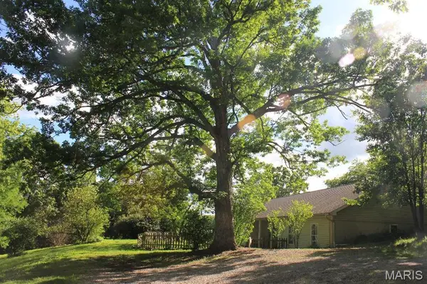 30 Hwy E, Steelville, MO 65565