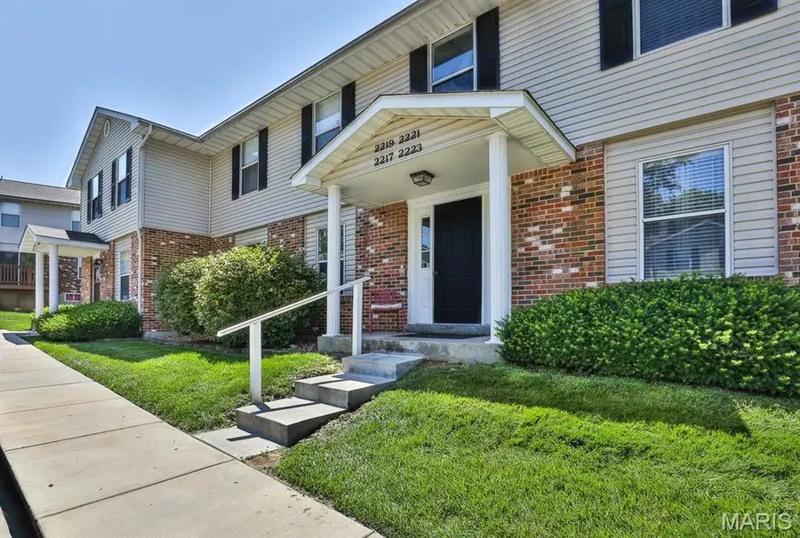 2223 Highland Hill Drive #E, Saint Peters, MO 63376 - Image #2