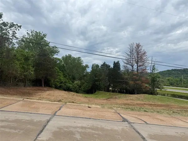 1 Eastview Drive, Fenton, MO 63026