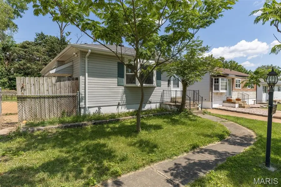 9544 Dana Avenue, Saint Louis, MO 63123 - Image #2