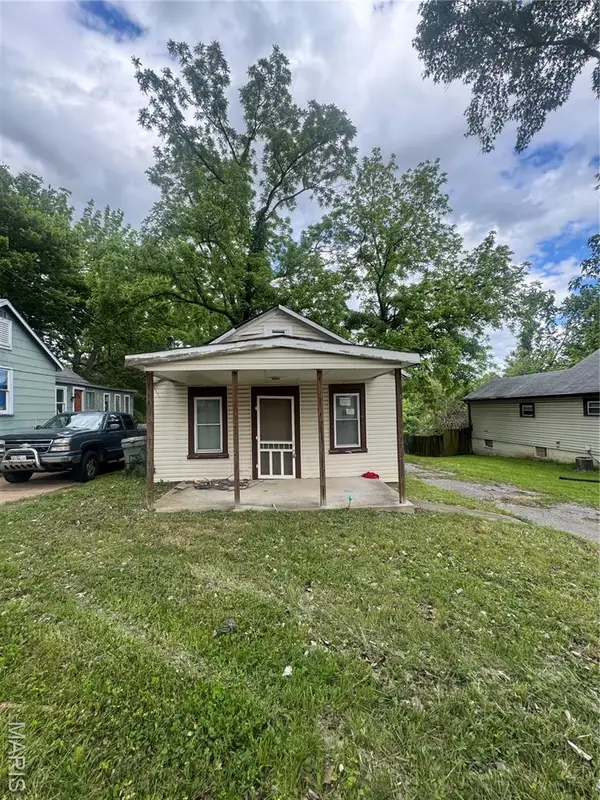 9822 Lilac Drive, St Louis, MO 63137