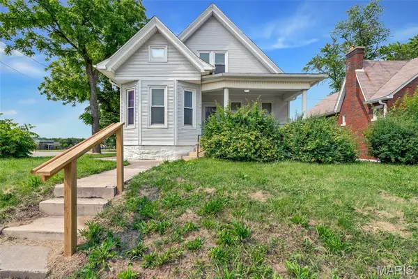 912 College Avenue, Alton, IL 62002