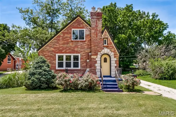 1375 S New Florissant Road, Florissant, MO 63031