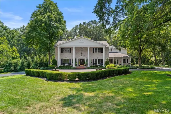 34 Somerset Downs Drive, Ladue, MO 63124