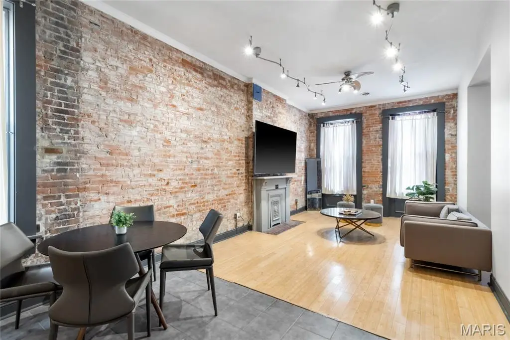 2247 Gravois Avenue, Saint Louis, MO 63104 - Image #1