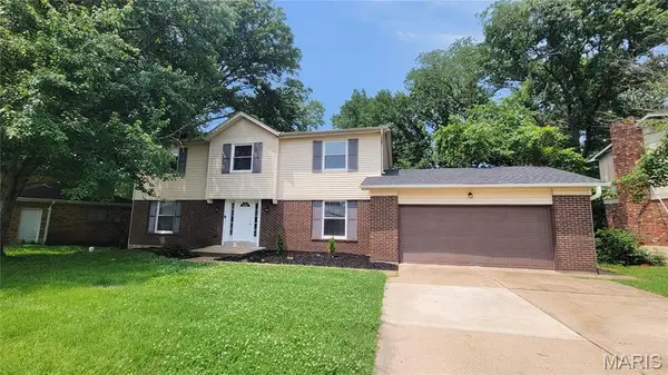 12331 Woodline Drive, St Louis, MO 63141
