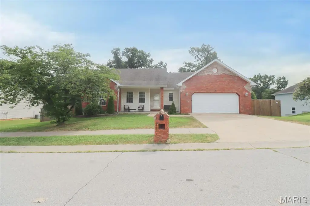 129 Birch Tree Circle, Saint Robert, MO 65584 - Image #1
