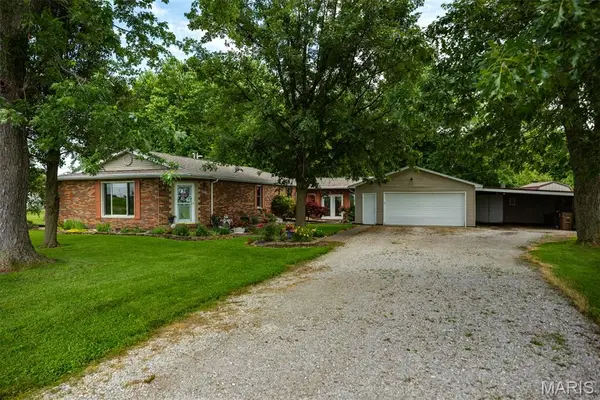 900 Montana Street, Gillespie, IL 62033