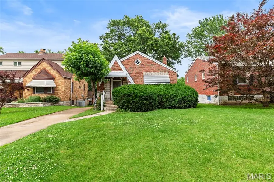 669 Bellsworth Drive, Saint Louis, MO 63125 - Image #2