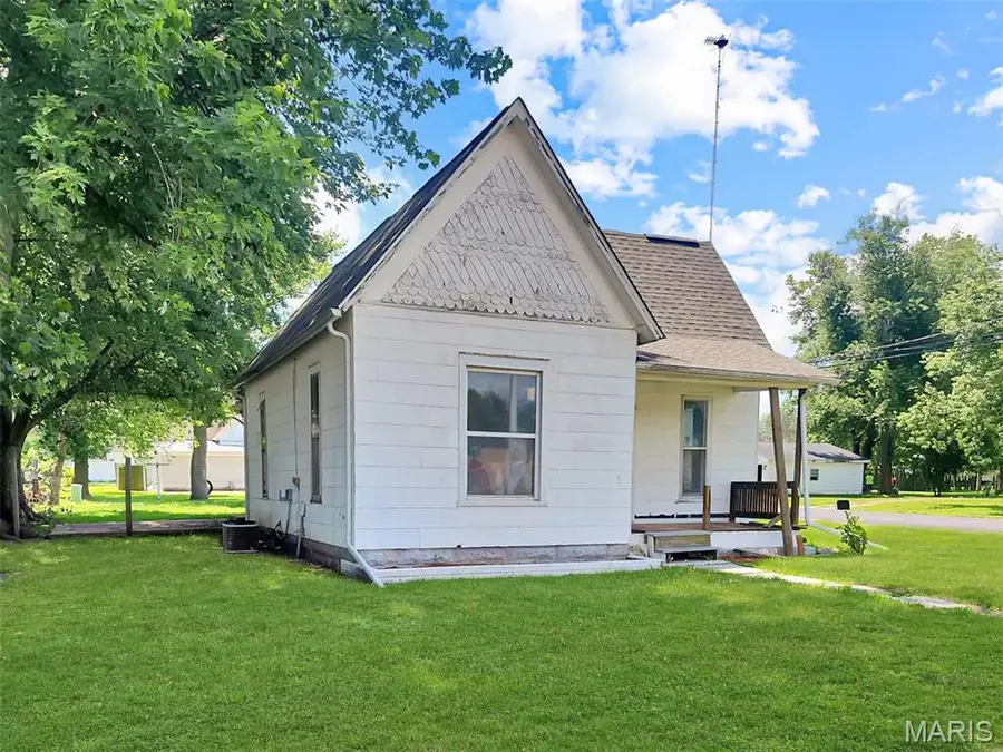 114 W Union Street, Vandalia, MO 63382 - Image #2