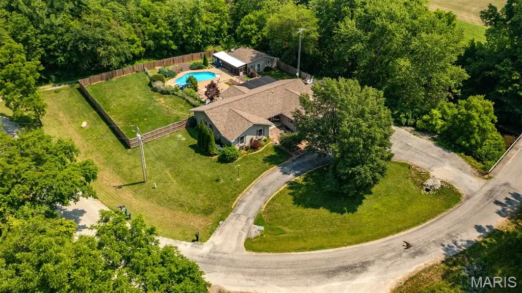 879 Old Quarry Trail, Litchfield, IL 62056 - Image #1