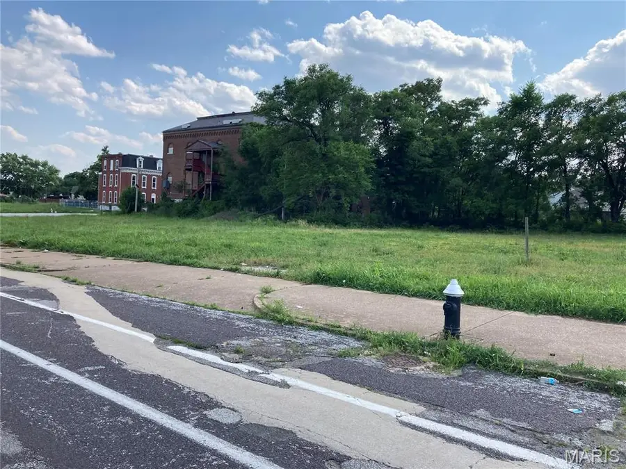 1522 Benton Street, Saint Louis, MO 63106 - Image #2