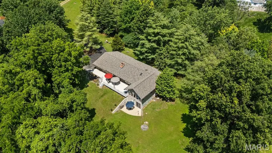 1255 Walnut Hill Farm Drive, Chesterfield, MO 63005 - Image #2