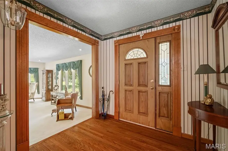 1255 Walnut Hill Farm Drive, Chesterfield, MO 63005 - Image #3